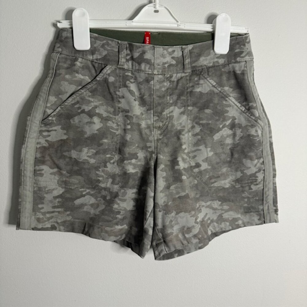 Spanx Women's Stone Wash Camo Pull on Shorts Size Small